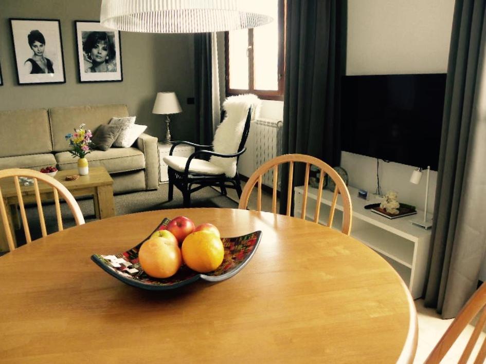 Lake View Apartments Acquaseria Luaran gambar